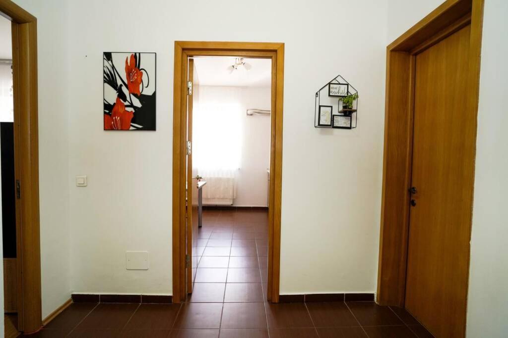 Sky Modern 1 Bedroom Apt W Free Parking Бухарест Экстерьер фото